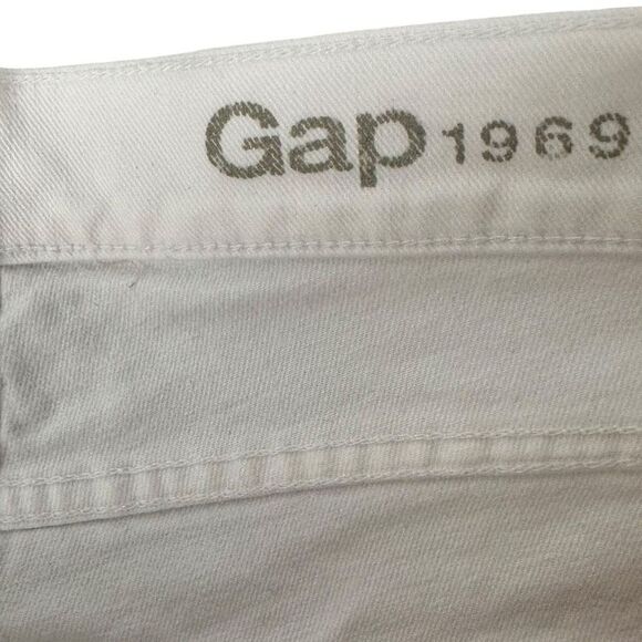 Gap White Frayed Hem Shorts size 30R - Picture 3 of 8